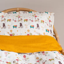 Cargar imagen en el visor de la galería, Jamboree Organic Duvet &amp; Pillow Bed Set
