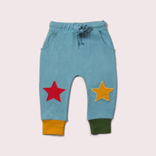 Lade das Bild in den Galerie-Viewer, Little-Green-Radicals-Blue-Knee-Patch-Joggers-With-Star-Print
