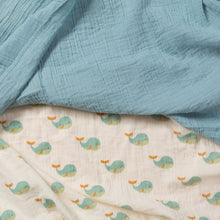 Lade das Bild in den Galerie-Viewer, Little-Green-Radicals-Blue-Organic-Baby-Muslin-Set-2-Pack-With-Whale-Print-Closeup-View
