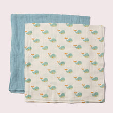 Lade das Bild in den Galerie-Viewer,     Little-Green-Radicals-Blue-Organic-Baby-Muslin-Set-2-Pack-With-Whale-Print-Reverse
