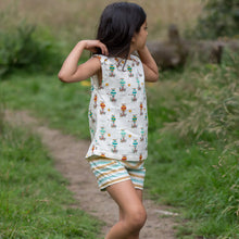 Lade das Bild in den Galerie-Viewer,     Little-Green-Radicals-Blue-Yellow-And-Cream-Striped-Seersucker-Shorts-Kid
