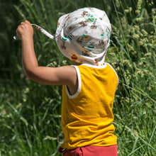 Lade das Bild in den Galerie-Viewer,       Little-Green-Radicals-Cream-Reversible-Sunhat-Hot-Air-Balloon-Print-Kid-Back
