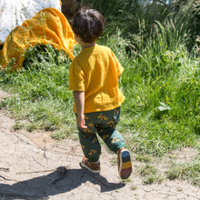 Lade das Bild in den Galerie-Viewer,       Little-Green-Radicals-Green-And-Yellow-Jelly-Bean-Joggers-With-Giraffe-Print-Kid-Back
