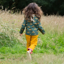 Lade das Bild in den Galerie-Viewer, Little-Green-Radicals-Green-And-Yellow-Reversible-Spring-Jacket-With-Giraffe-Print-Kid-Back
