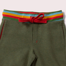 Lade das Bild in den Galerie-Viewer, Little-Green-Radicals-Green-Jogger-Shorts-Closeup
