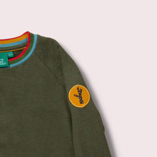 Lade das Bild in den Galerie-Viewer,       Little-Green-Radicals-Green-Marl-Sweatshirt-With-Rainbow-Pattern-Closeup-View
