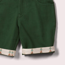 Lade das Bild in den Galerie-Viewer,    Little-Green-Radicals-Green-Twill-Sunshine-Shorts-Closeup-View
