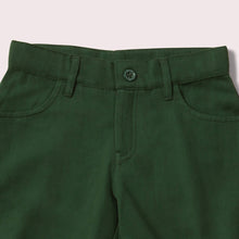 Lade das Bild in den Galerie-Viewer,    Little-Green-Radicals-Green-Twill-Sunshine-Shorts-Closeup
