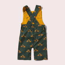 Lade das Bild in den Galerie-Viewer, Giraffe Days Organic Shortie Latzhose
