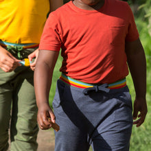 Lade das Bild in den Galerie-Viewer,       Little-Green-Radicals-Navy-Blue-Marl-Organic-Comfy-Joggers-With-Rainbow-Pattern-Kid-Closeup
