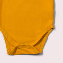 Lade das Bild in den Galerie-Viewer, Little-Green-Radicals-Orange-Organic-Short-Sleeve-BabyBody-Closeup-View
