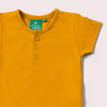 Lade das Bild in den Galerie-Viewer,       Little-Green-Radicals-Orange-Organic-Short-Sleeve-BabyBody-Closeup
