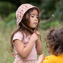 Lade das Bild in den Galerie-Viewer,       Little-Green-Radicals-Pink-Reversible-Sunhat-Ladybird-Print-Kid
