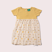 Lade das Bild in den Galerie-Viewer,       Little-Green-Radicals-Yellow-And-Cream-DressSet-With-Sunshine-Rainbow-Print
