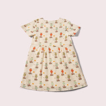 Lade das Bild in den Galerie-Viewer,     Little-Green-Radicals_Cream-Organic-Button-Dress-With-Hot-Air-Balloon-Print
