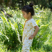 Lade das Bild in den Galerie-Viewer, Little-Green-Radicals_Cream-and-Yellow-Organic-Shortie-Romper-With-Lemon-Grove-Print-Kid-Posing
