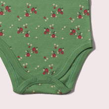 Lade das Bild in den Galerie-Viewer,     Little-Green-Radicals_Green-Baby-Bodies-Set-Two-Pack-WithStrawberry-Print-Closeup
