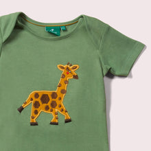 Cargar imagen en el visor de la galería,    Little-Green-Radicals_GreenOrganic-Short-Sleeve-T-Shirt-With-Giraffe-Print-Closeup
