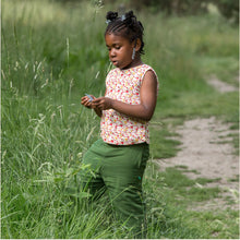 Lade das Bild in den Galerie-Viewer, Little-Green-Radicals_Pink-And-Red-Sleeveless-Blouse-With-Ladybird-Print-Kid
