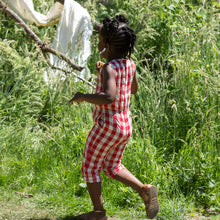 Lade das Bild in den Galerie-Viewer, Little-Green-Radicals_Red-And-Cream-CroppedSummerJumpsuit-With-Check-Pattern-Kid-Back
