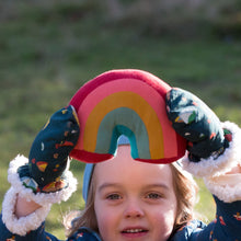 Lade das Bild in den Galerie-Viewer,    Little-Green-Radicals_Striped-Organic-Soft-Toy-In-Rainbow-Shape-Kid-Closeup
