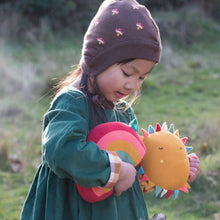 Lade das Bild in den Galerie-Viewer, Little-Green-Radicals_Striped-Organic-Soft-Toy-In-Rainbow-Shape-Kid
