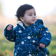 Lade das Bild in den Galerie-Viewer, Close up model shot of dark blue baby snowsuiit with sherpa lining, moon and star print
