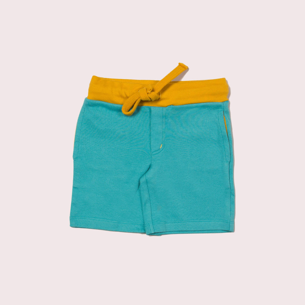 Bequeme Jogger-Shorts in Pfauenblau