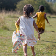 Lade das Bild in den Galerie-Viewer, Sun &amp; The Rainbow Storytime Sommerkleid
